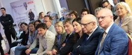 Uczestnicy Forum słuchają wykładu