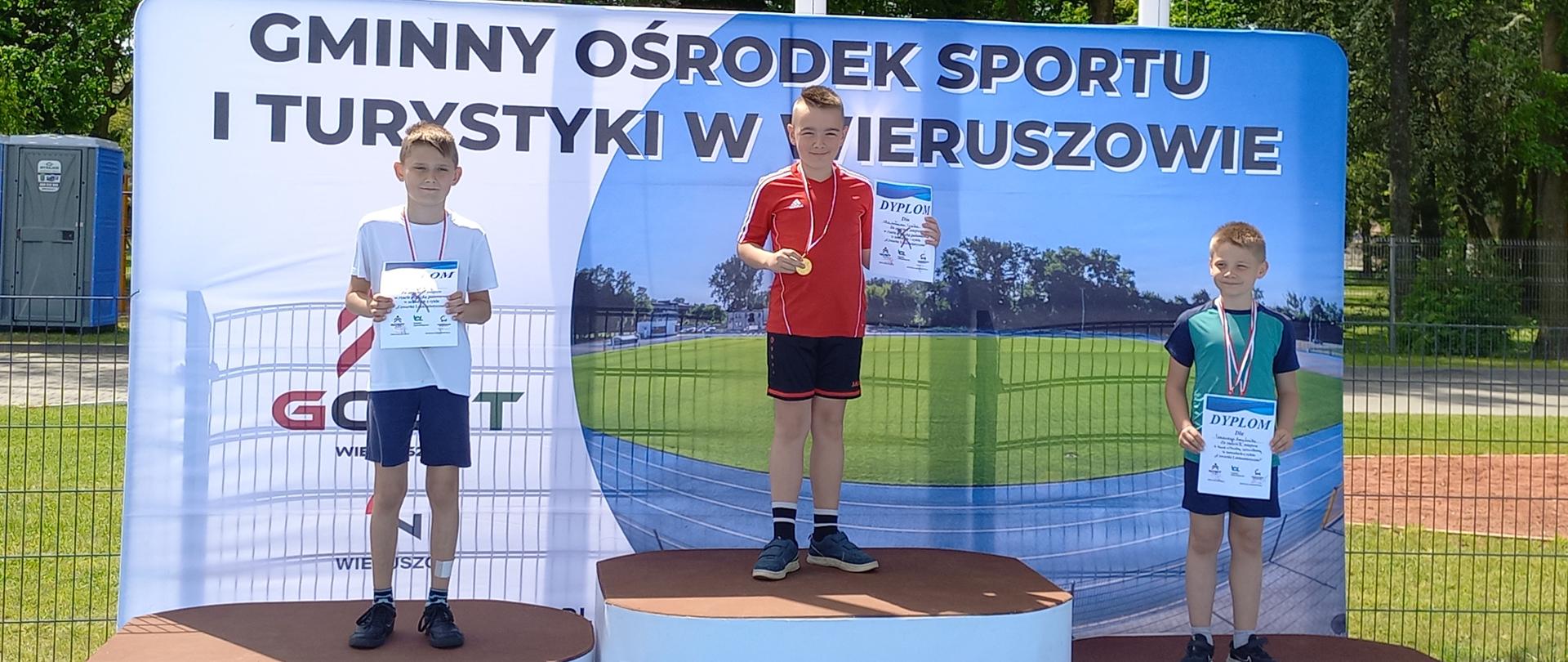 Stasiu na I stopniu podium w rzucie piłeczką palantową