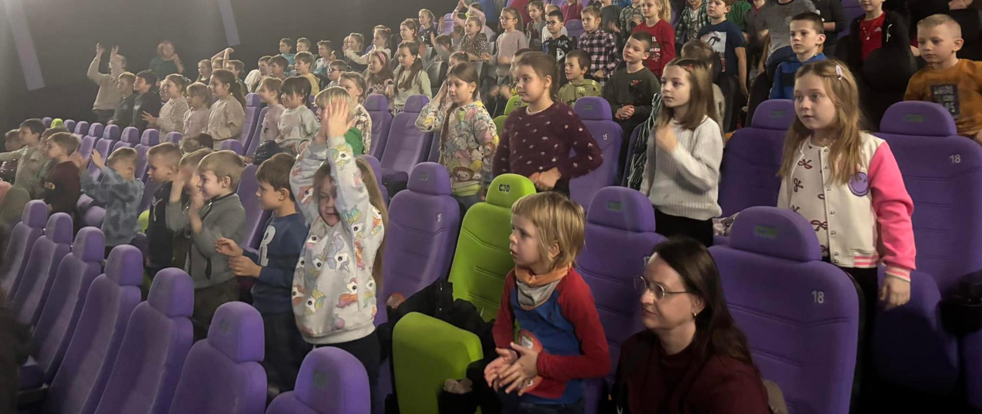 Uczniowie w Multikinie podczas "Lekcji w kinie"