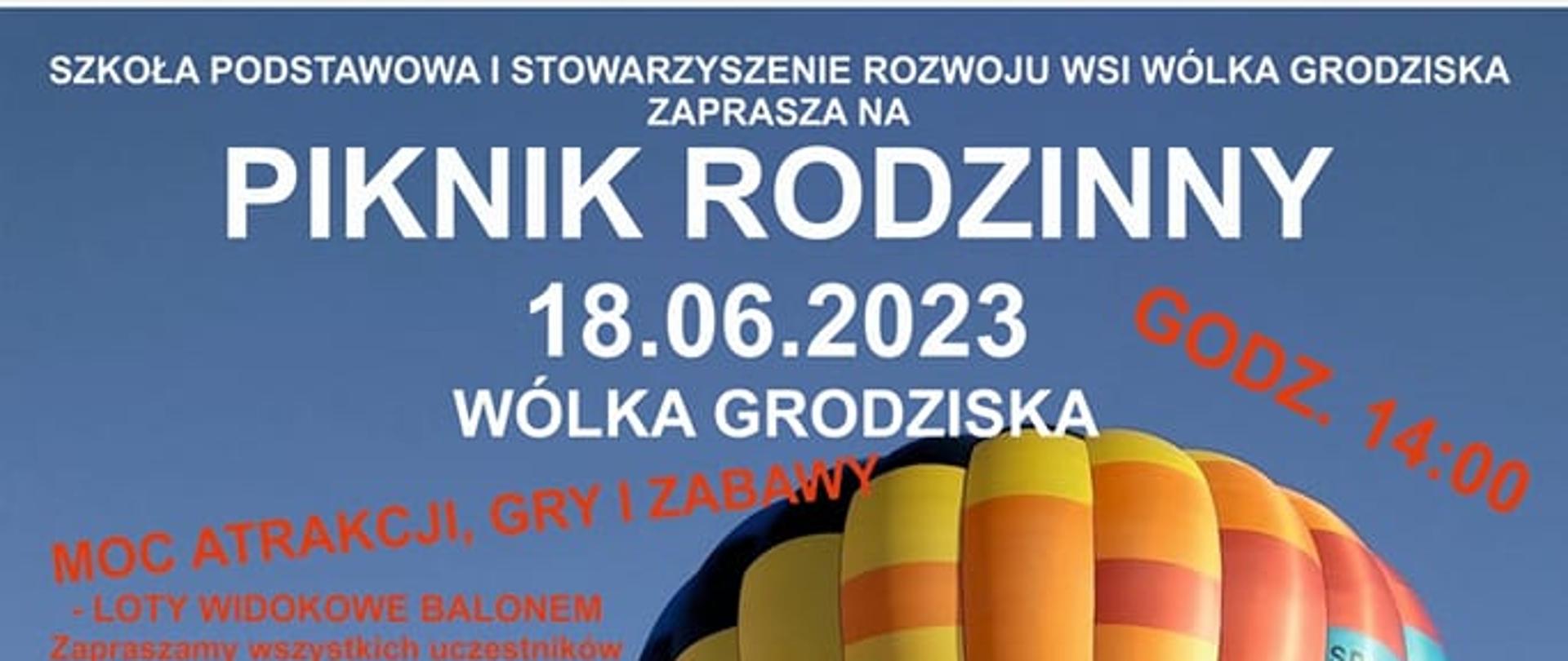 niebieskie tło, w prawym górnym rogu duży kolorowy balon, na dole małe zdjęcia przedstawiające tańczące dzieci, strzelającego chłopca oraz budynek szkoły. 