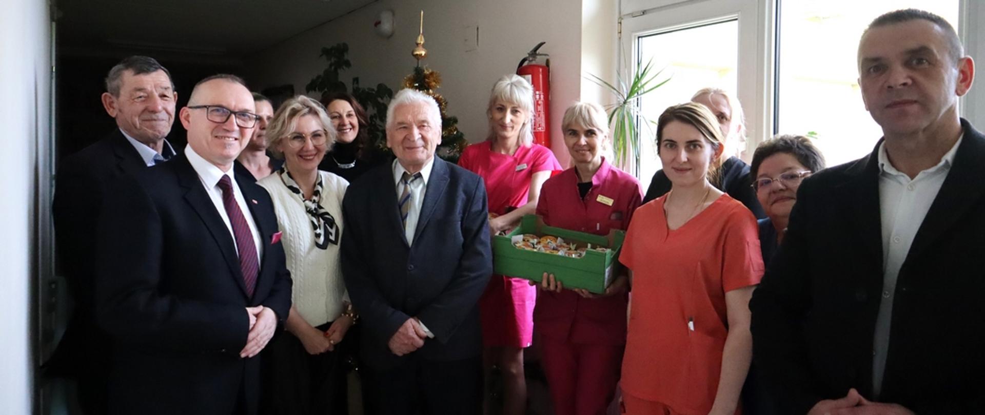 Słodki gest wsparcia dla pacjentów koneckiego ZOL-u