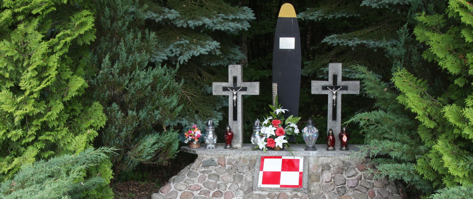 Pomnik upamiętniający zmarłych pilotów 10 czerwca 1997 r.