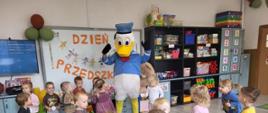 Zajęcia w grupie z maskotką Kaczora
