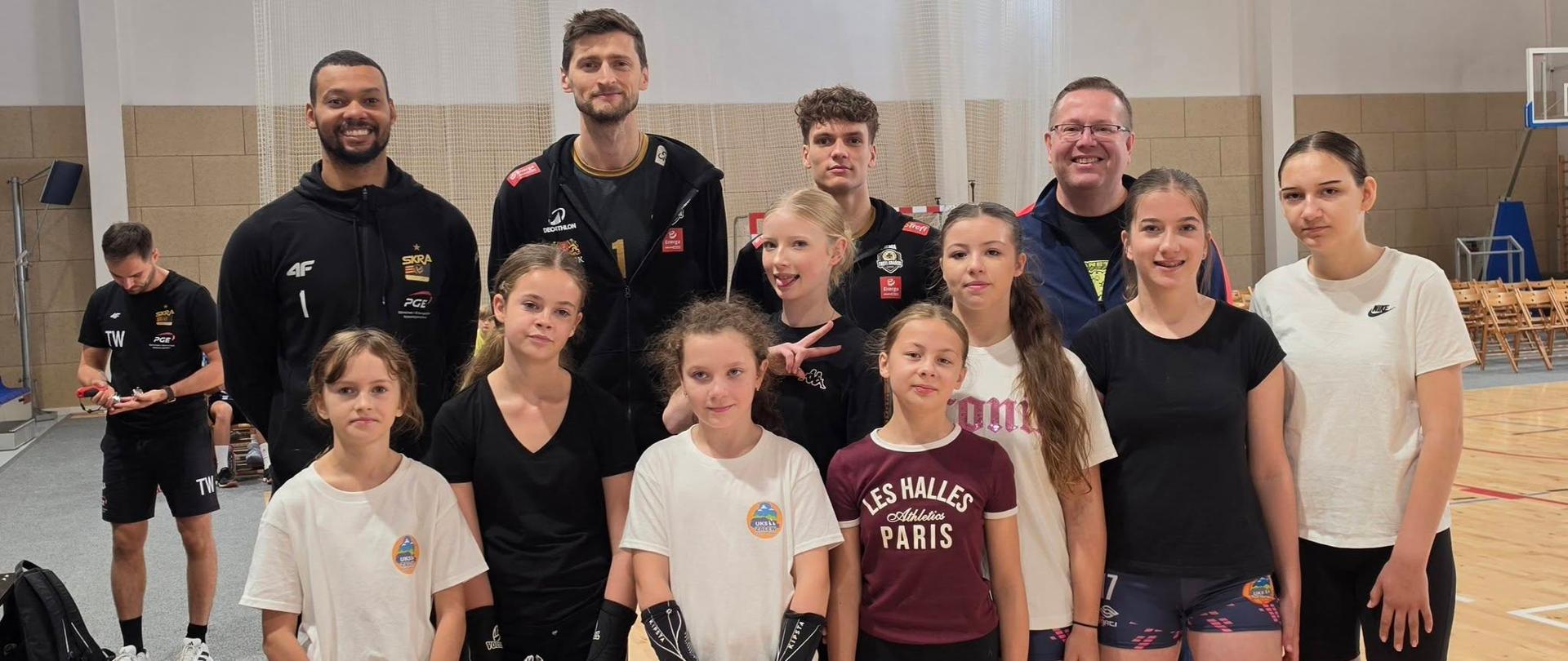 Siatkarski trening UKS Zalew Świnna Poręba pod okiem gwiazd Ligi Mistrzów Europy