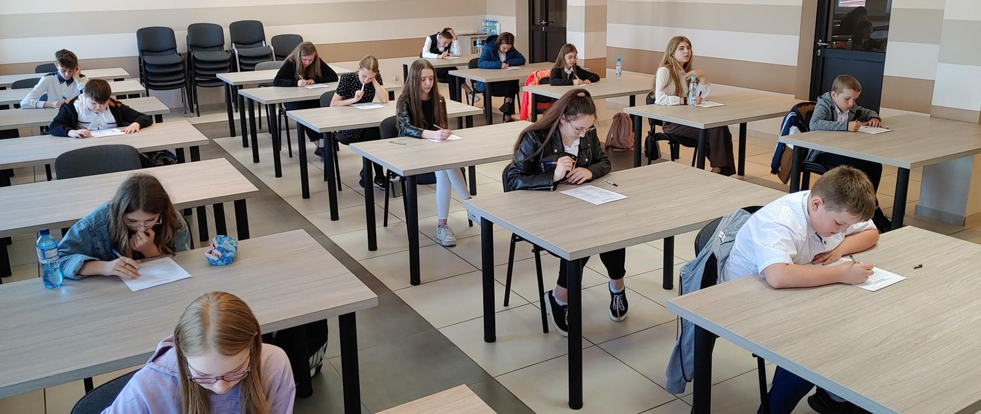 zdjęcie przedstawia uczestników Eliminacji Powiatowych Ogólnopolskiego Turnieju Wiedzy Pożarniczej