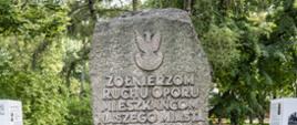 Park Niepodległości w Piastowie - plac pamięci