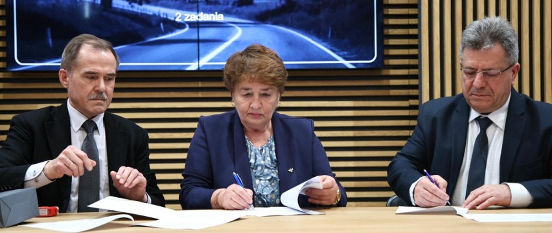 Podpisanie umów na drogi