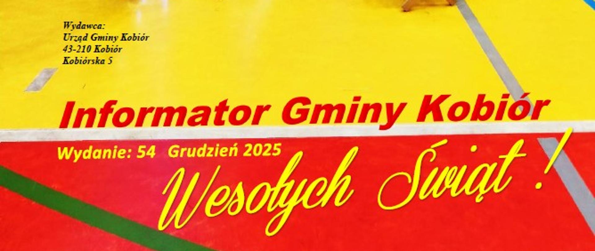 Dzieci w strojach świętych za nimi świąteczne dekoracje