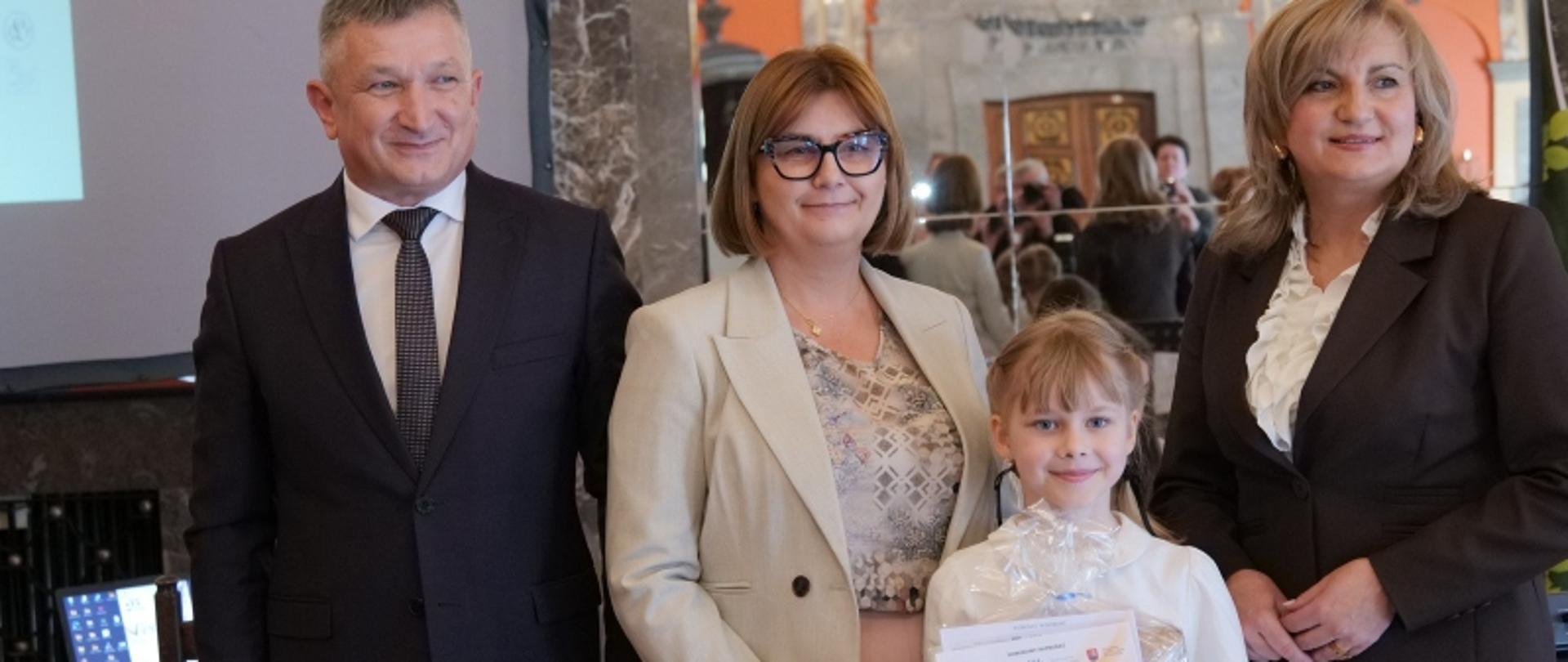Karolina Cedzyńska na gali finałowej Wojewódzkiego Konkursu Recytatorskiego