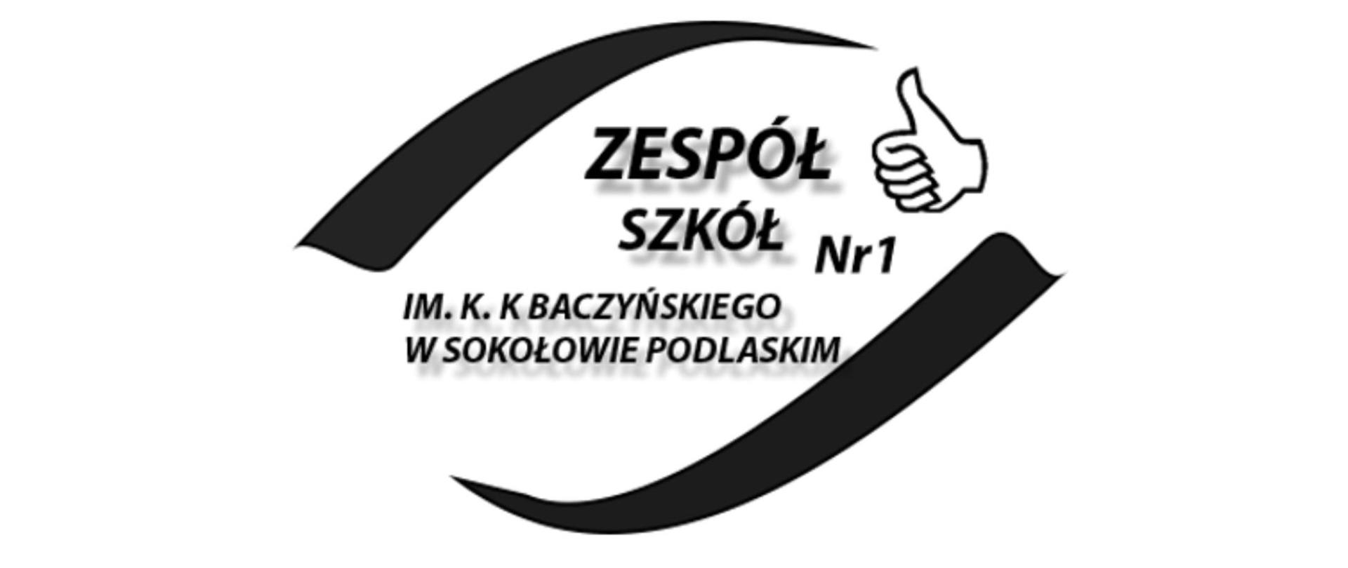 Na fotografii czarne logo. Na górze i na dole czarna krzywa w kształcie fali, w którą wpisana jest nazwa Zespół Szkół Nr 1 im. K. K. Baczyńskiego w Sokołowie Podlaskim. Obok ilustracja zaciśniętej w pięść dłoni z kciukiem uniesionym do góry. 