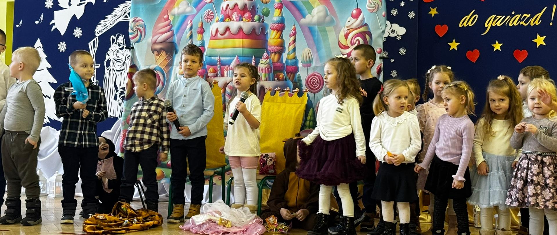 Występ artystyczny z okazji Dnia Seniora w Szkole Podstawowej w Smęgorzowie