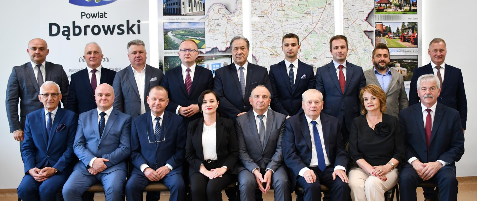 Zdjęcie Rady Powiatu Dąbrowskiego VII kadencji
