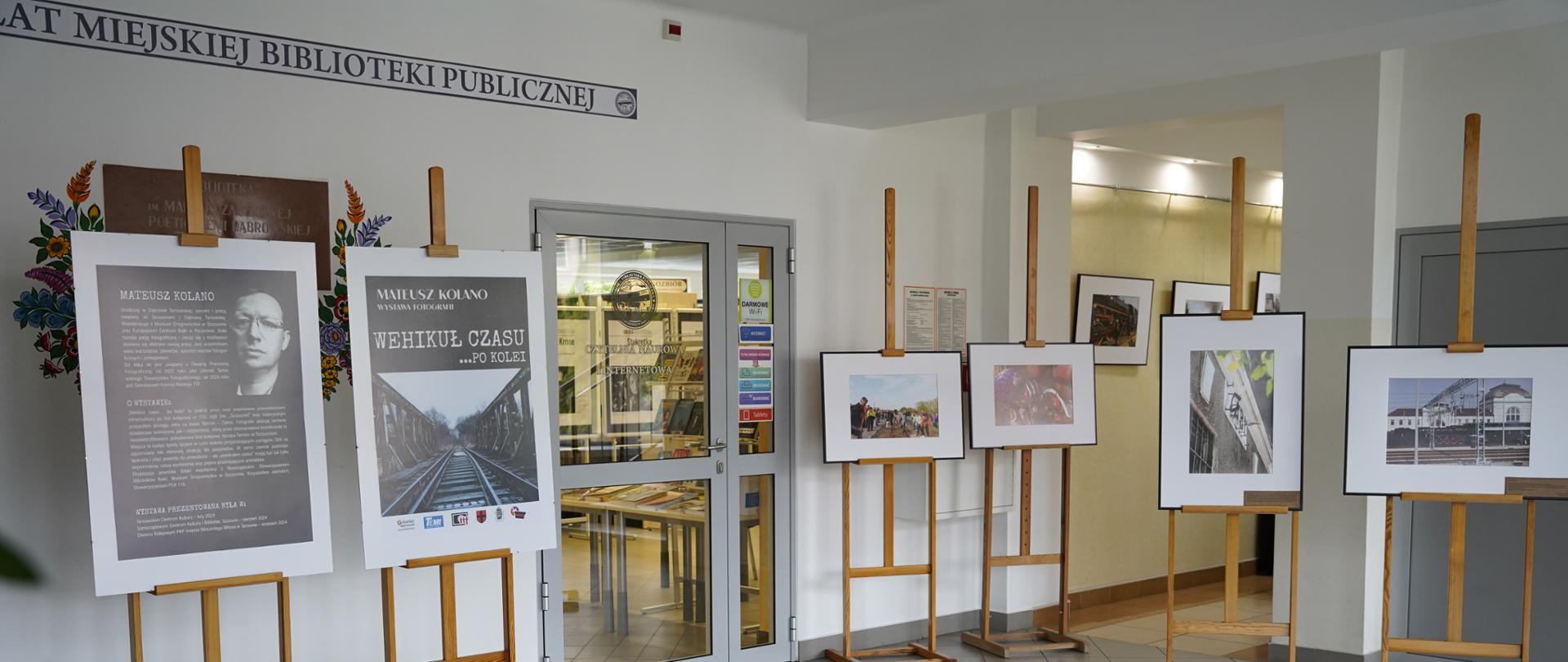 Wystawa fotografii w bibliotece