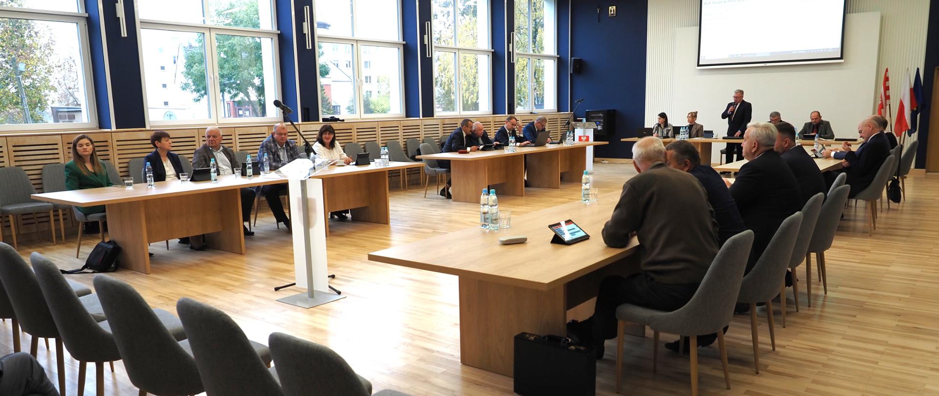 42. sesja Rady Powiatu w w Bielsku Podlaskim w nowej sali konferencyjnej