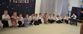 Dzieci w trakcie artystycznego występu