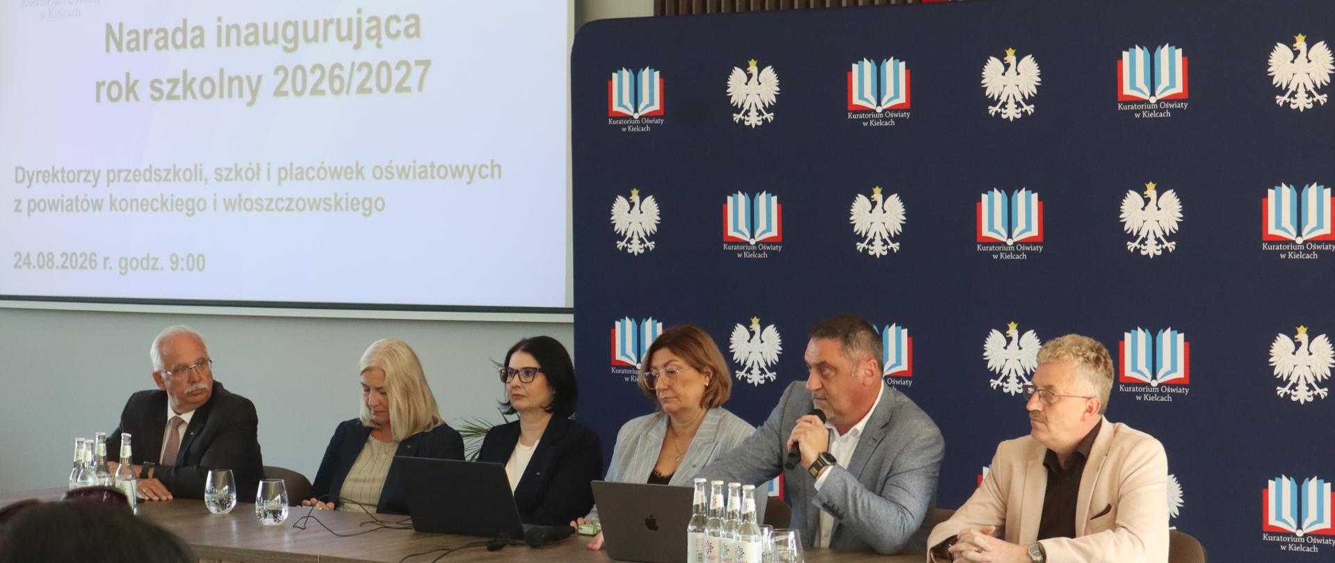 Oświata przed nowym rokiem szkolnym. Spotkanie dyrektorów z powiatów koneckiego i włoszczowskiego.
