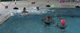 Dzieci w basenie