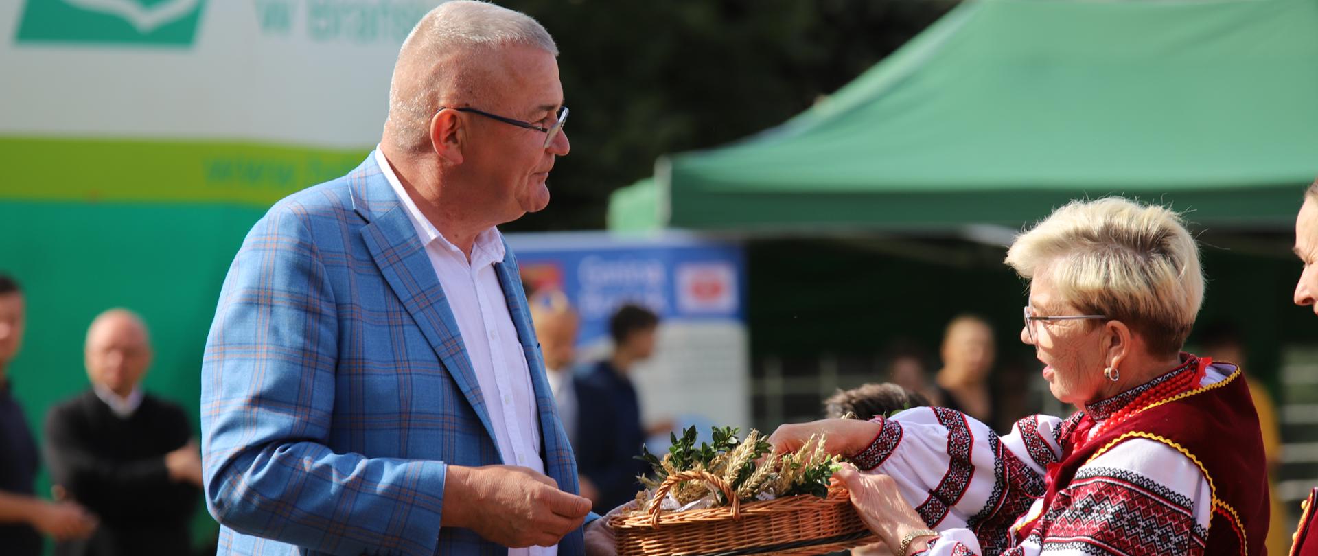 Wójt Gminy Brańsk dzieli się chlebem