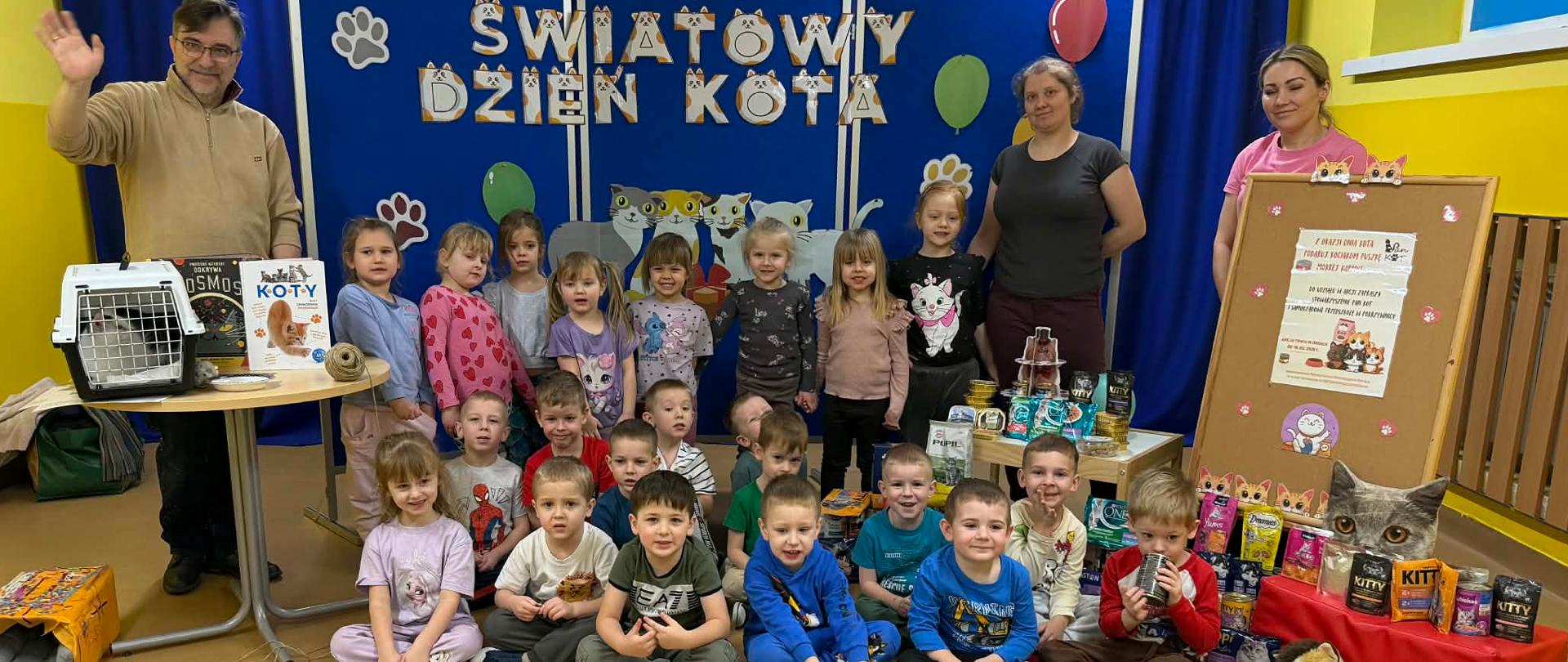 4-latki z panem ze stowarzyszenia