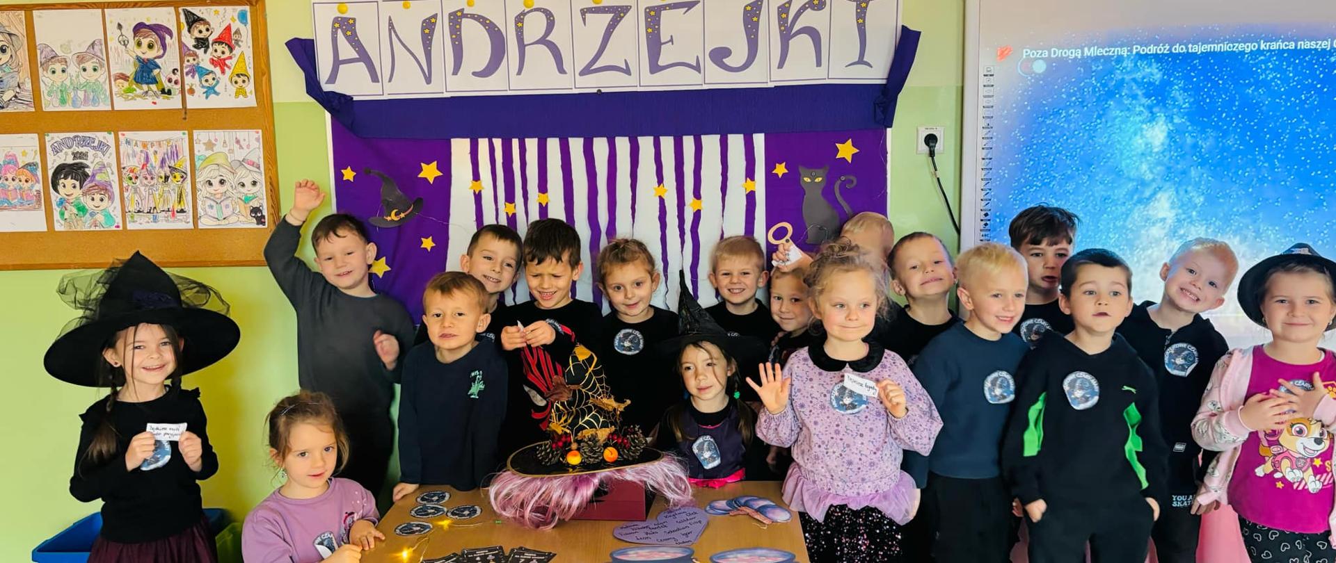 Dzieci podczas wróżb andrzejkowych