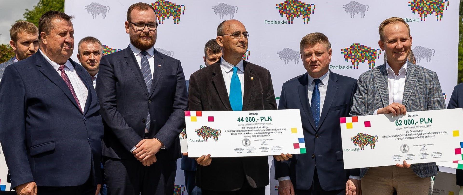 Wicestarosta z czekiem dla Powiatu Białostockiego
