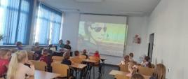 Członkinie Koła szkolą uczniów - prezentacja filmu instruktażowego