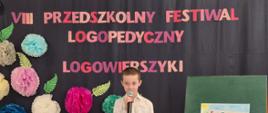 Przedszkolaki w trakcie prezentowania wierszyków