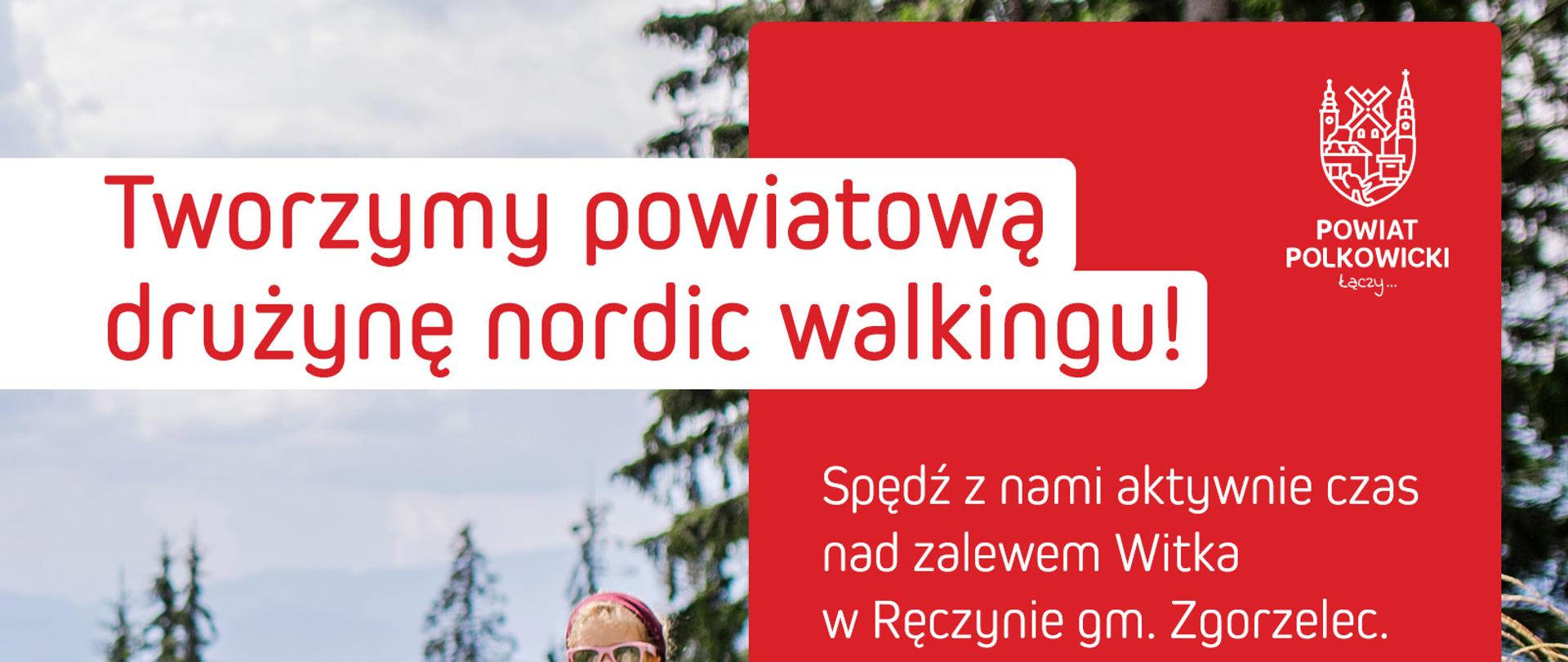 Kobieta, mężczyzna i dwoje dzieci chodzą po górach z kijami do nordic walking 