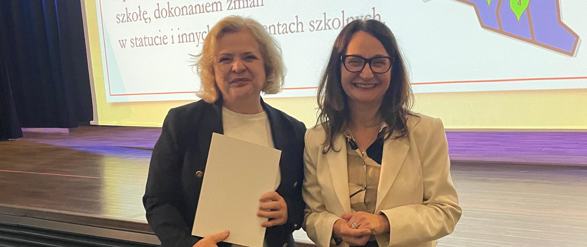 wręczenie certyfikatu Serce i Pomoc
