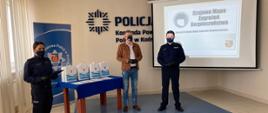 Komendant Powiatowy Policji w Końskich mł. insp. Rafał Zieliński Starosta Konecki Grzegorz Piec oraz podkom. Sylwia Sobczyńska
