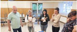 Kolaż zdjęć nagród, voucherów które otrzymali laureaci konkursu oraz moment decyzji kto wygrał konkurs.