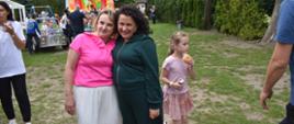 Na zdjęciu widać Panią Dyrektor wraz z mamą żłobkowicza. 