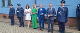 Wspólne zdjęcie osób odznaczonych podczas Święta Policji