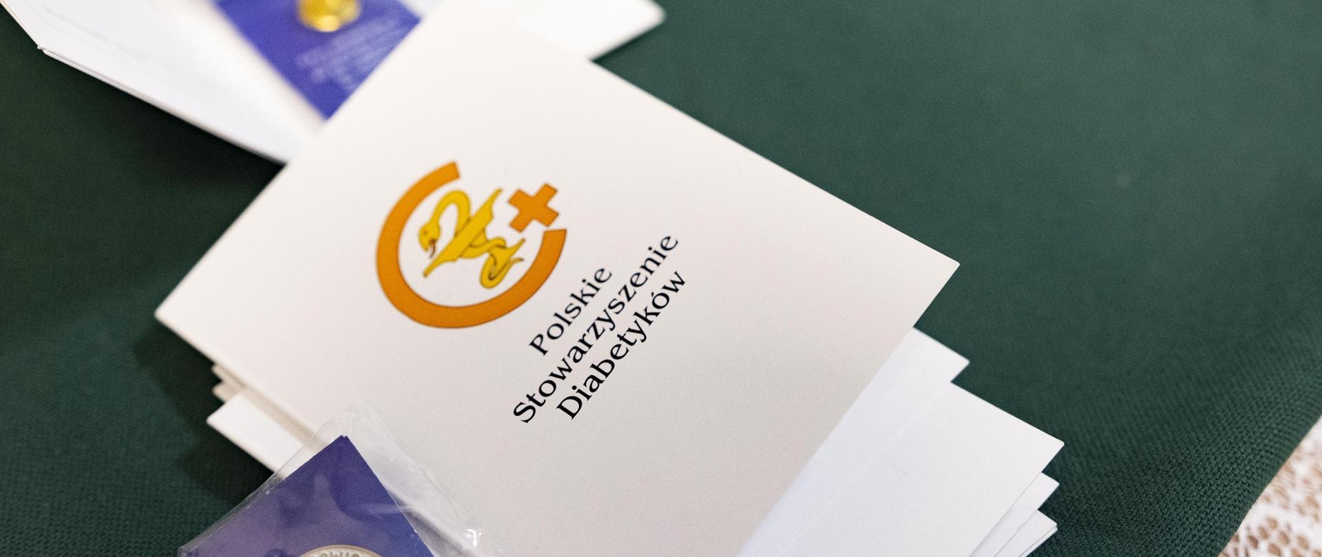 Zdjęcie legitymacji członka Koła Słodzik z napisem "Polskie Stowarzyszenie Diabetyków"