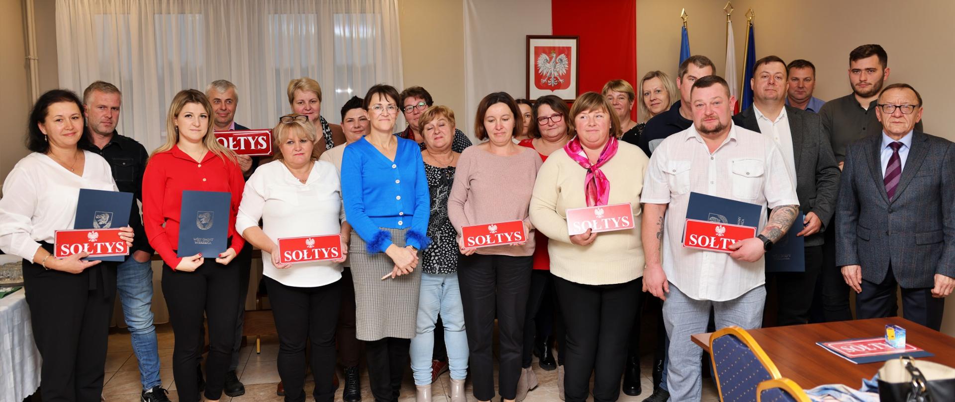 byli oraz nowo wybrani sołtysi podczas pierwszego spotkania organizacyjnego