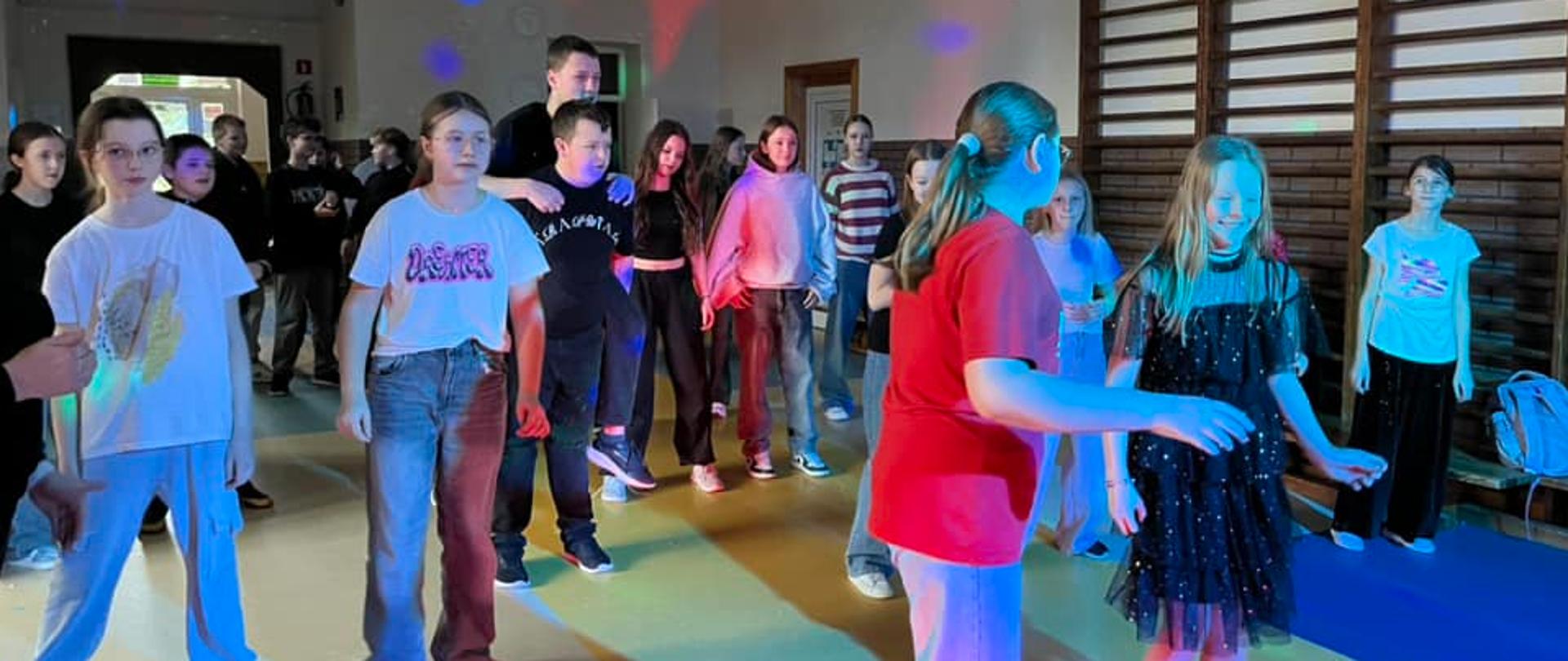Bal choinkowy w Szkole Podstawowej im. Jana Pawła II w Żarnowie