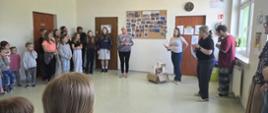 Rozstrzygnięcie wewnątrz szkolnego konkursu plastycznego "Makulatura to nie śmieci". 