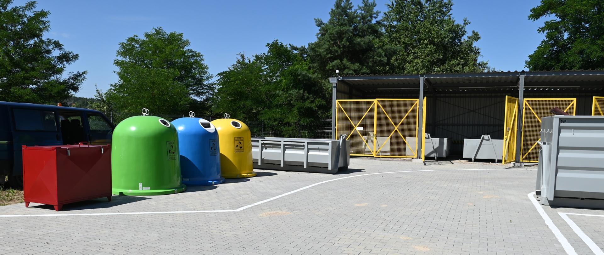 PSZOK - kolorowe kontenery przeznaczone do selektywnej zbiórki odpadów