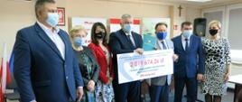Wójt Gminy Platerów Jeży Garucki , Członek Zarządu Elżbieta Lanc, Członek Zarządu Janina Ewa Orzełowska, Starosta Łosicki Janusz Kobyliński, Marszałek Województwa Mazowieckiego Adam Struzik, Wicestarosta łosicki Michał Michaluk i Skarbnik Powiatu Anna Sulińska.