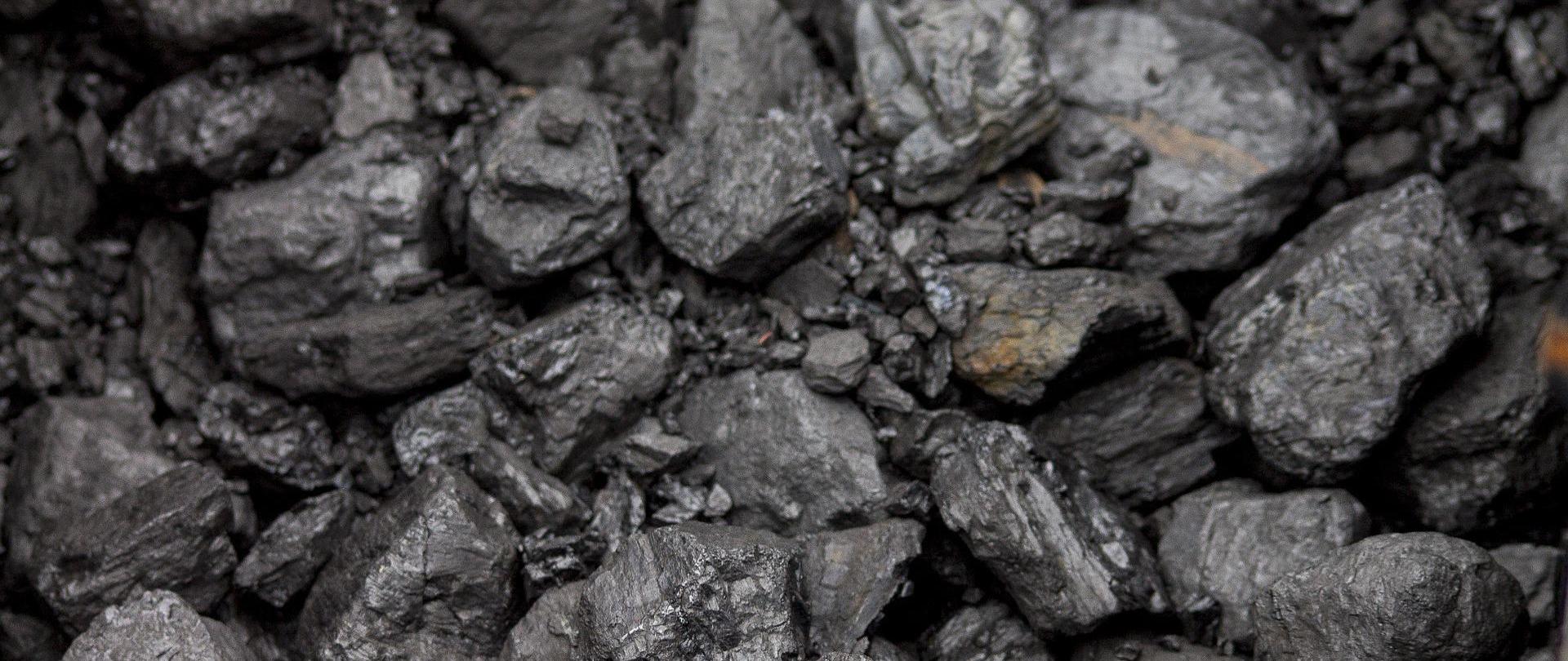 Zdjęcie bryłek węgla