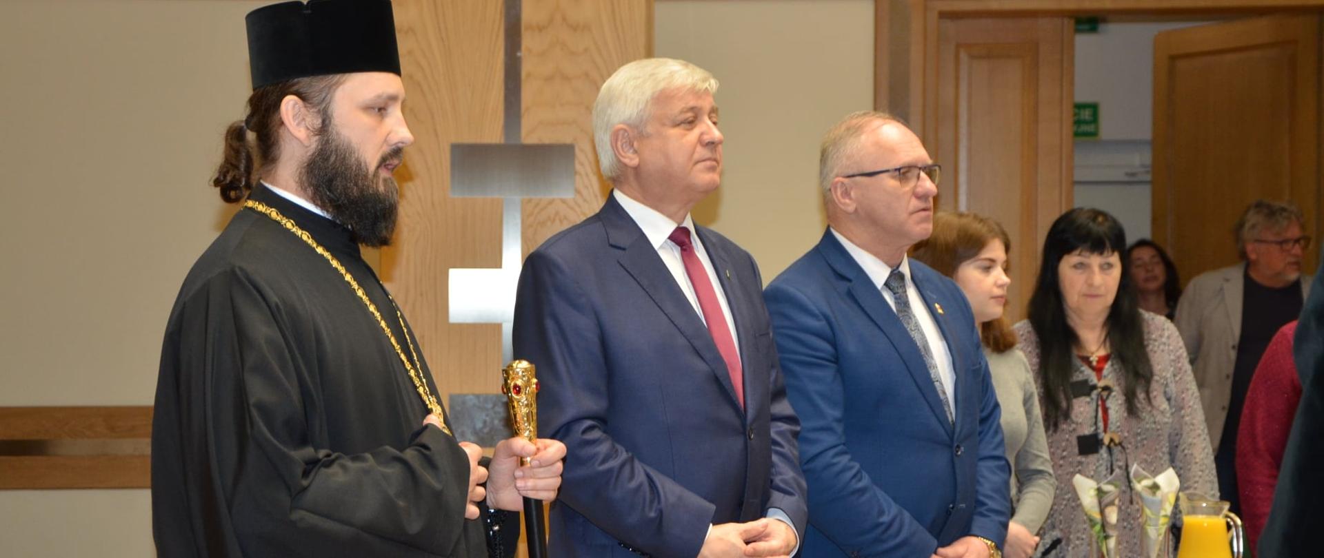 Biskup Hajnowski Paweł, Burmistrz Miasta Hajnówka i Starosta Hajnowski przy wspólnym stole