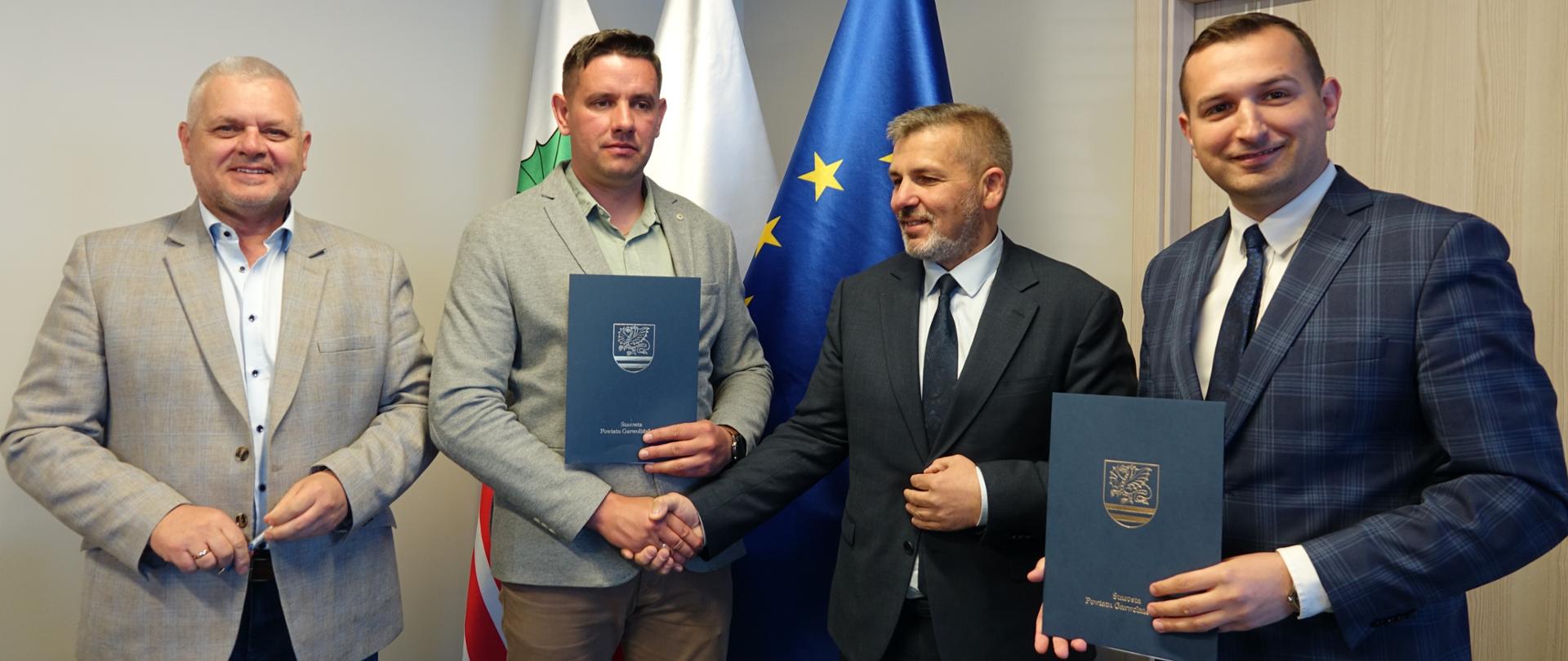Podpisanie umowy na przebudowę drogi powiatowej w miejscowości Dąbrowa