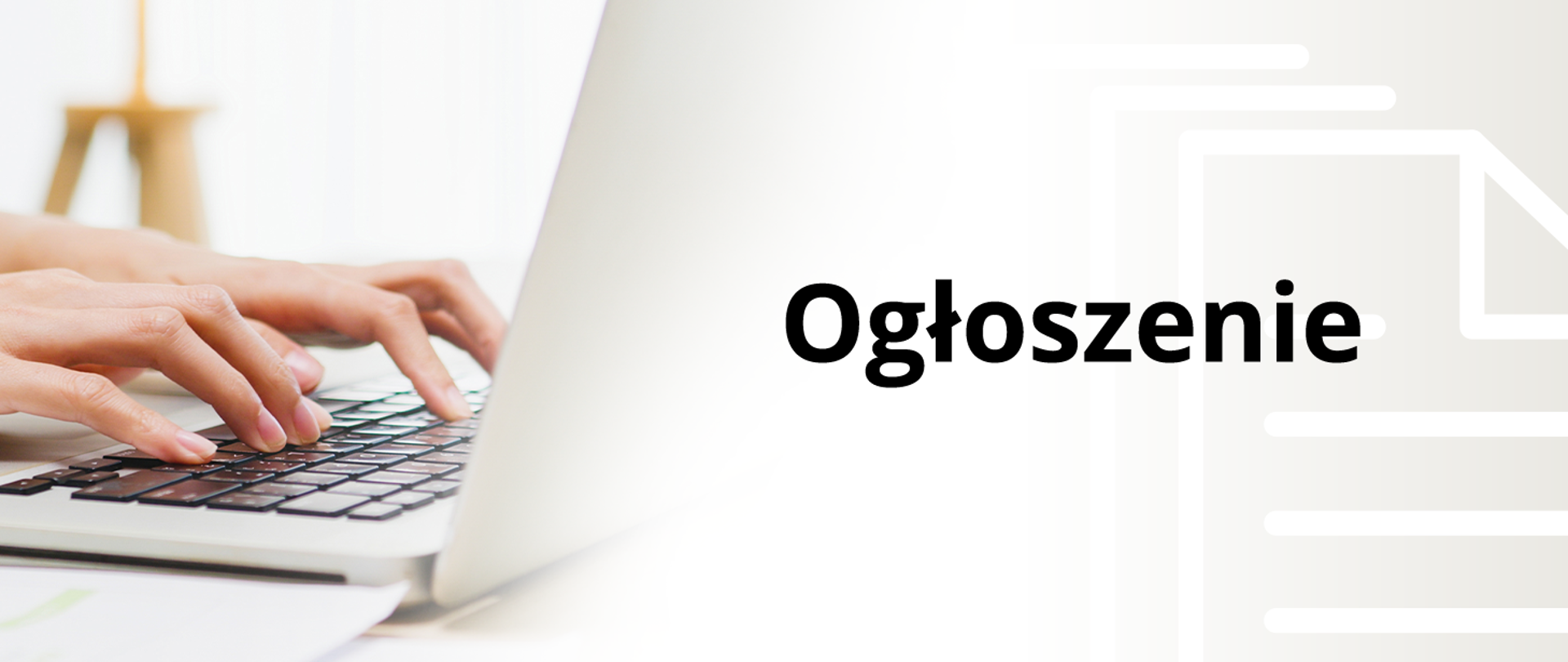Dłonie na klawiaturze laptopa