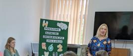 Pani Dyrektor Lucyna Wojciuk wita uczestników konkursu i ich opiekunów