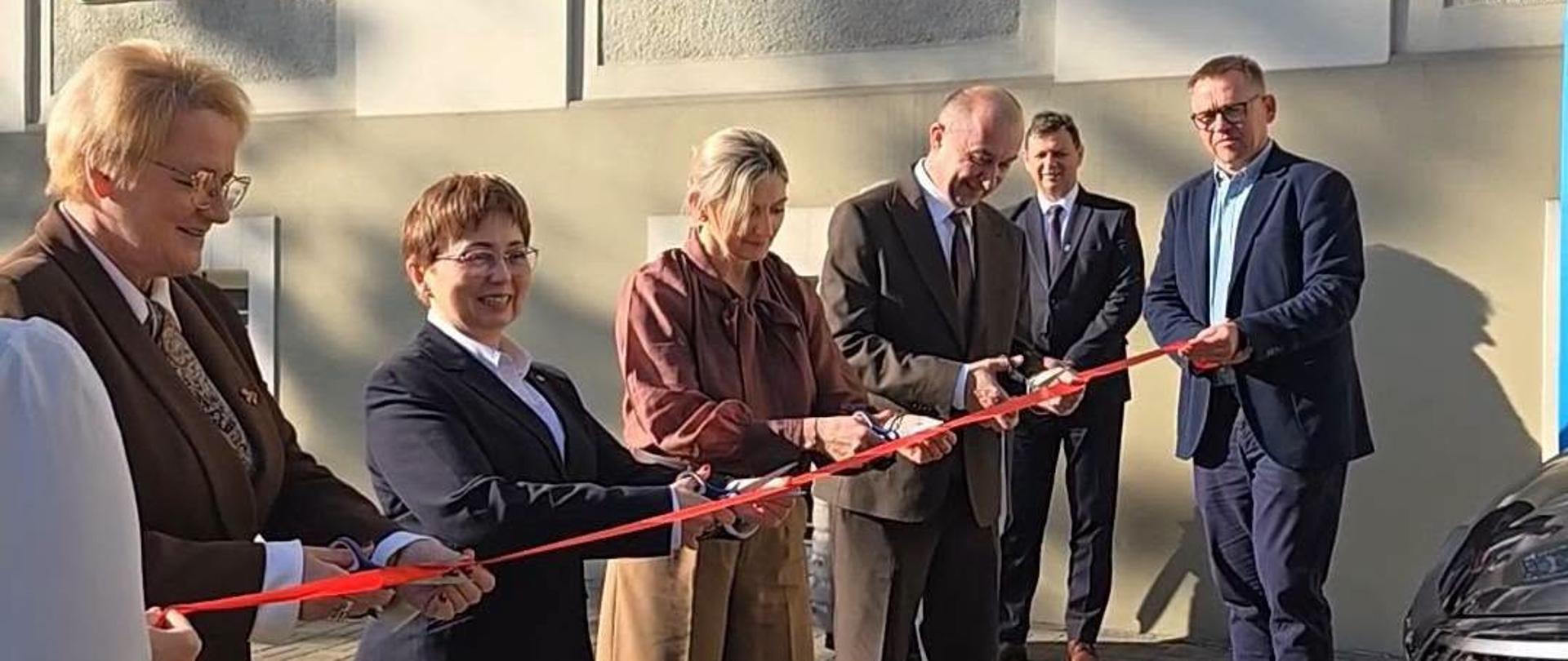 Przekazanie busa dostosowanego do przewozu osób z niepełnosprawnościami w ramach usług transportowych „door-to-door”