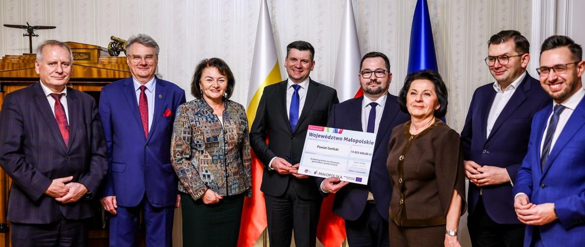 Podpisanie umowy na scalanie gruntów w Sękowej