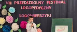 Przedszkolaki w trakcie prezentowania wierszyków