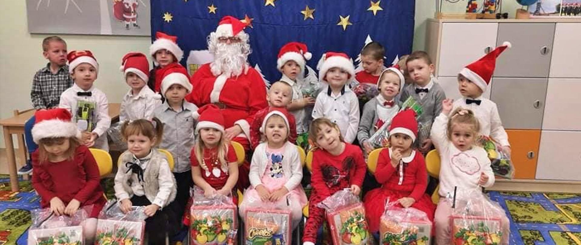 Wizyta Świętego Mikołaja u dzieci z Gminnego Przedszkola w Wierzbicy