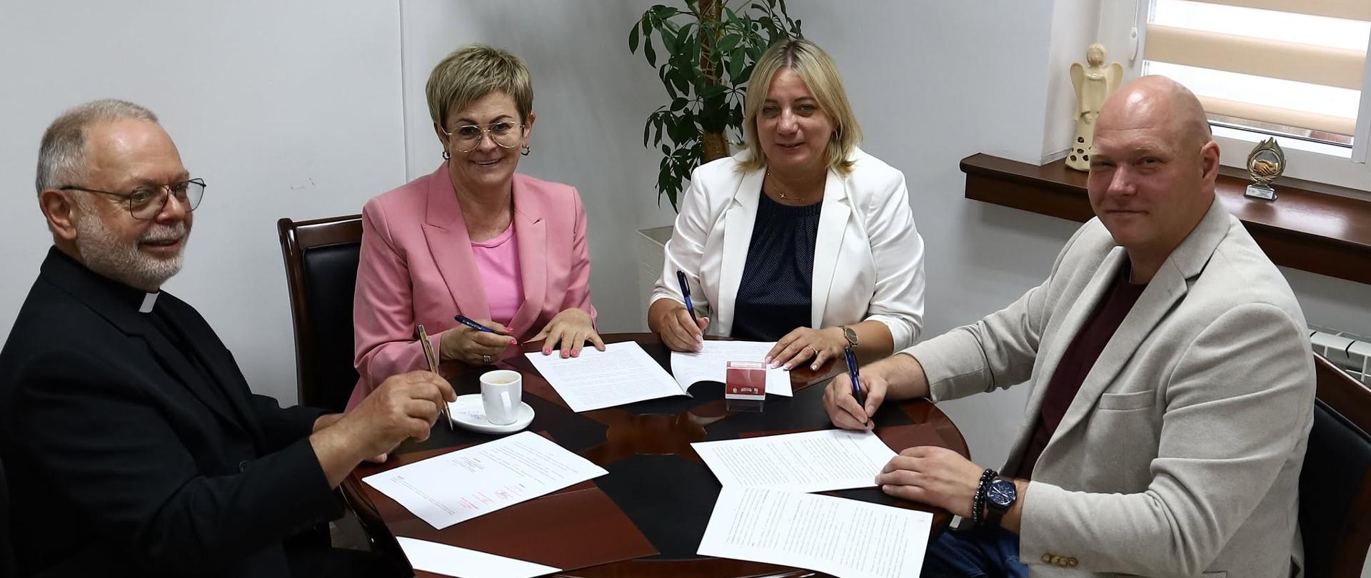 Umowa podpisana. Zabytkowy kościół w Żytkiejmach otrzyma wsparcie na prace konserwatorskie