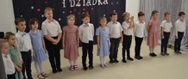 Dzieci w trakcie artystycznego występu